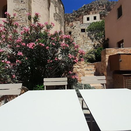 House In The Castle Apartment โมเน็มวาซี ภายนอก รูปภาพ