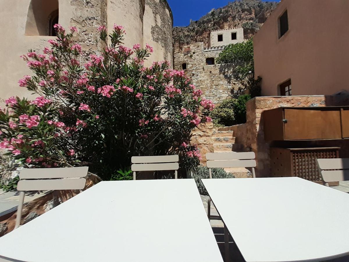 House In The Castle Apartment โมเน็มวาซี ภายนอก รูปภาพ