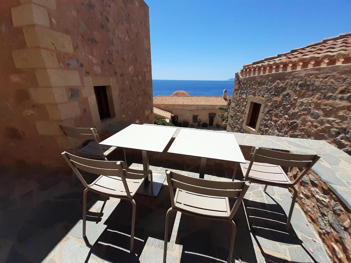 House In The Castle Apartment โมเน็มวาซี ภายนอก รูปภาพ