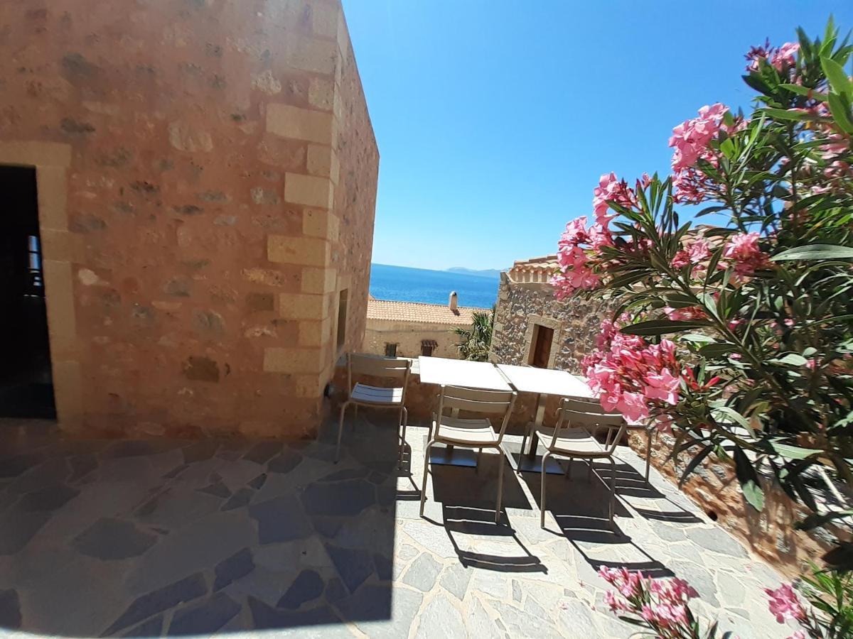 House In The Castle Apartment โมเน็มวาซี ภายนอก รูปภาพ