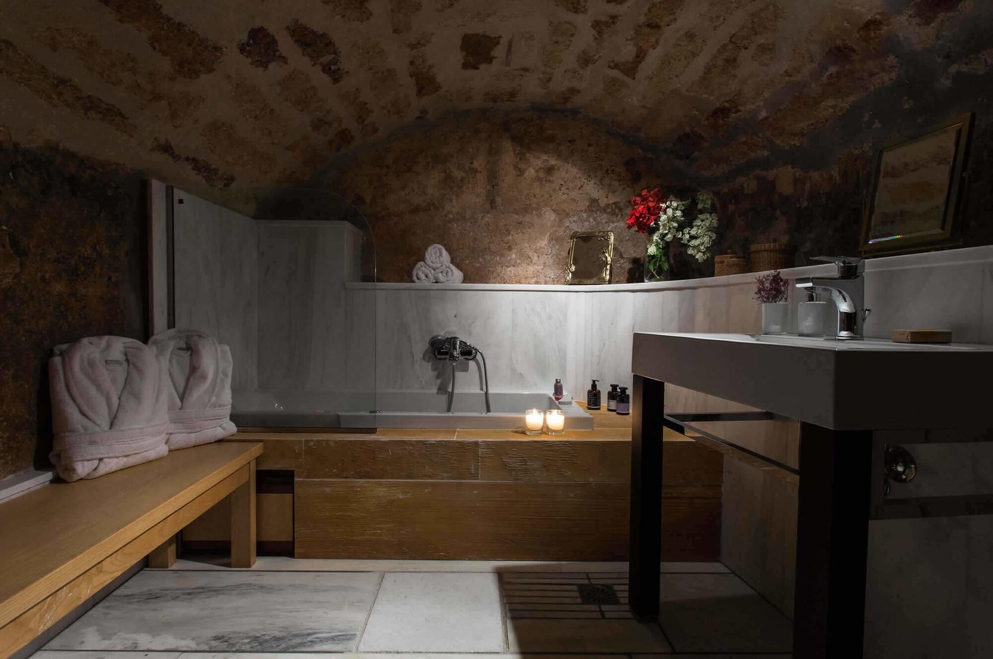 House In The Castle Apartment โมเน็มวาซี ภายนอก รูปภาพ