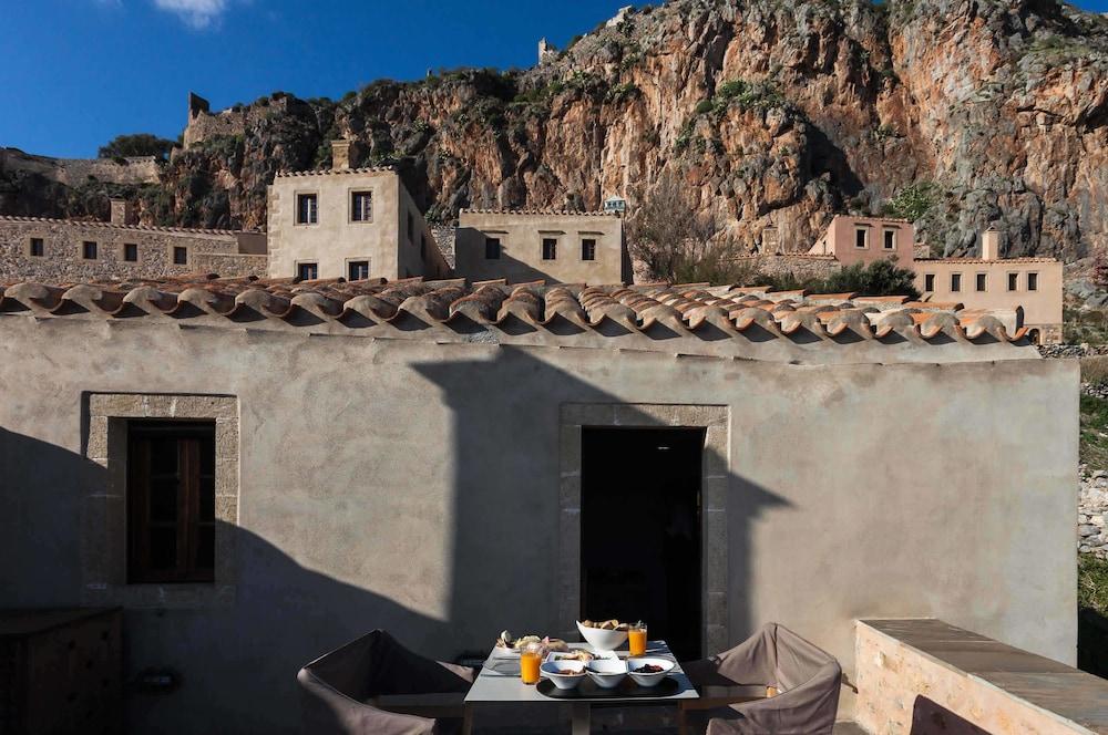 House In The Castle Apartment โมเน็มวาซี ภายนอก รูปภาพ