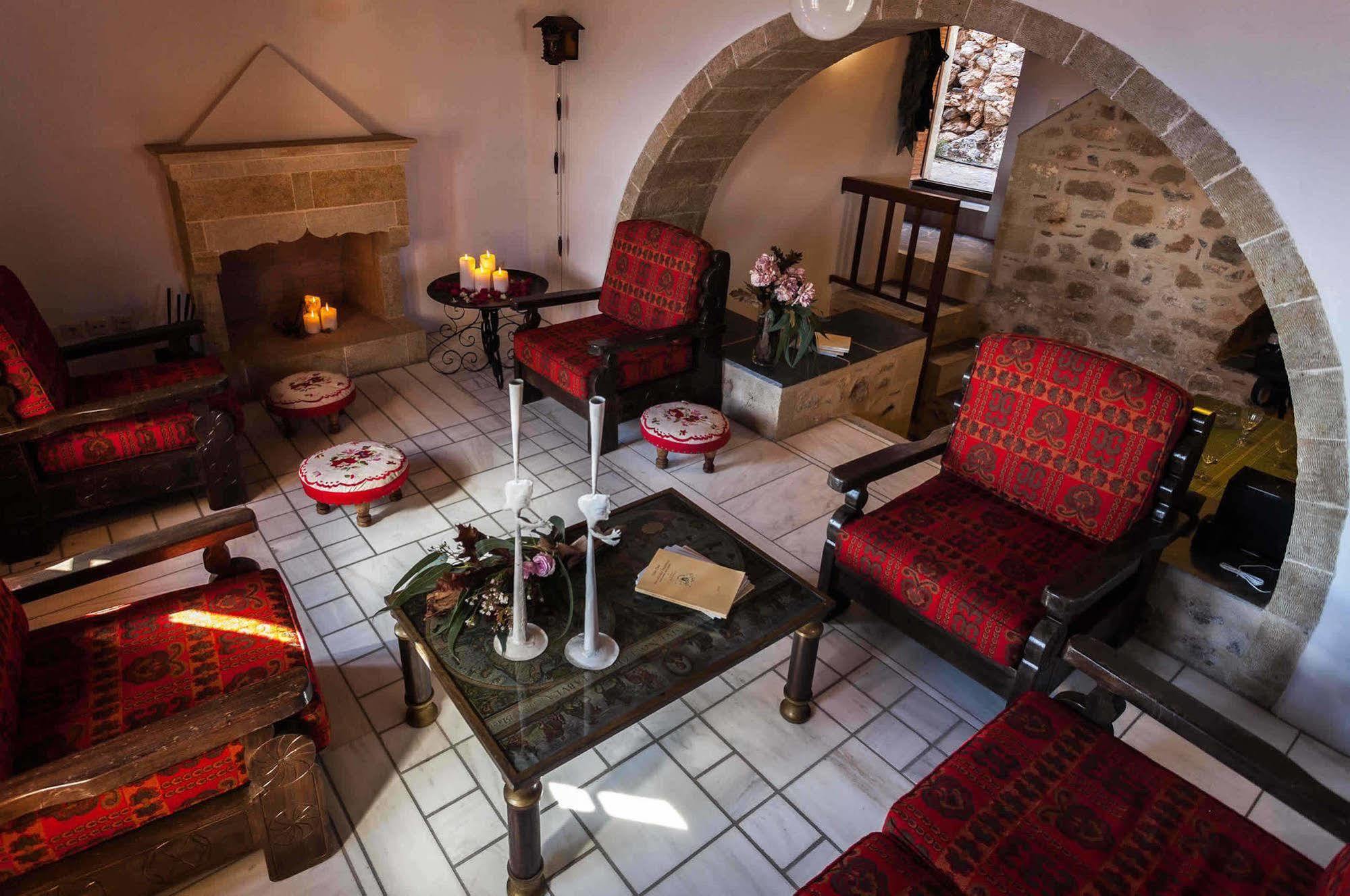House In The Castle Apartment โมเน็มวาซี ภายนอก รูปภาพ