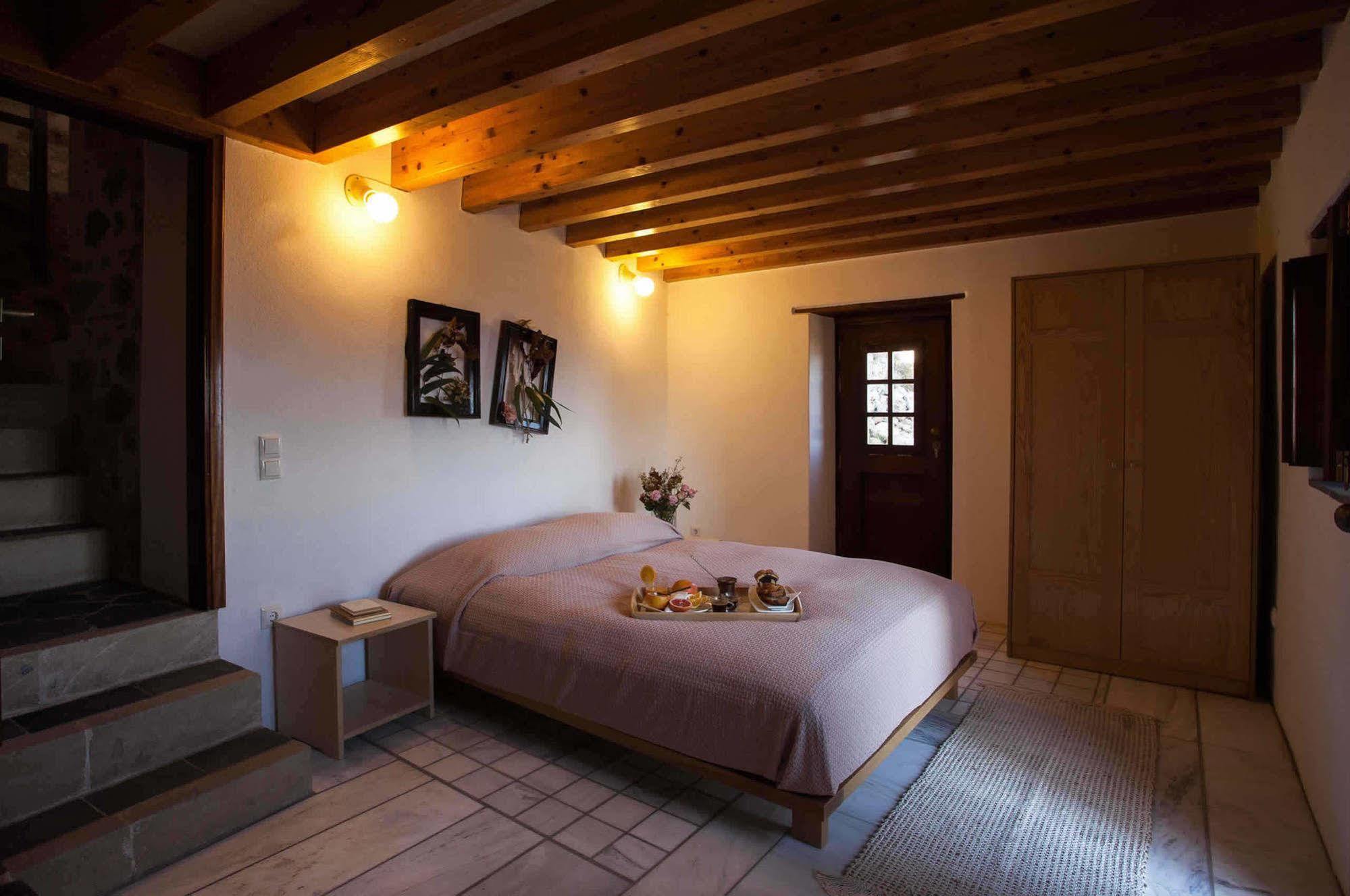 House In The Castle Apartment โมเน็มวาซี ภายนอก รูปภาพ